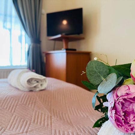 דירות גיולה Cozy Garden Apartman מראה חיצוני תמונה