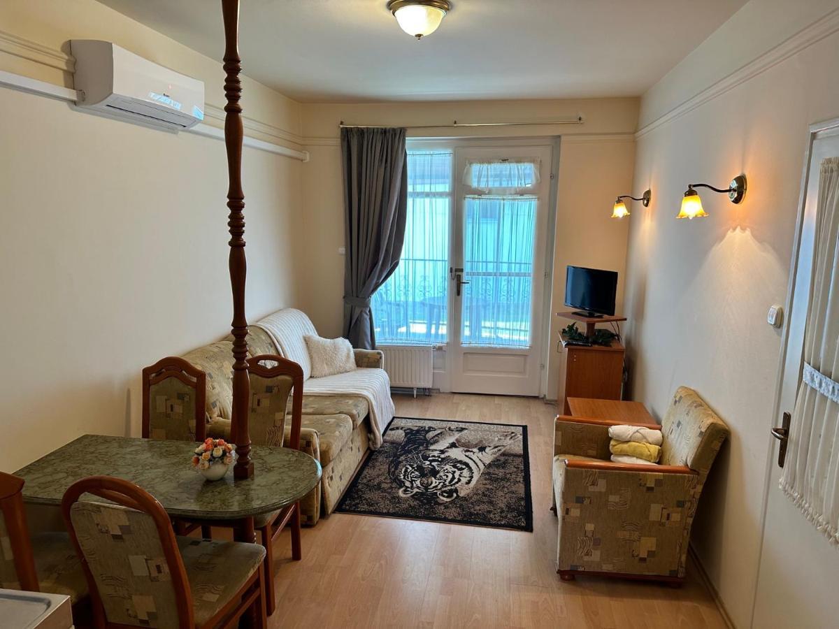 דירות גיולה Cozy Garden Apartman מראה חיצוני תמונה
