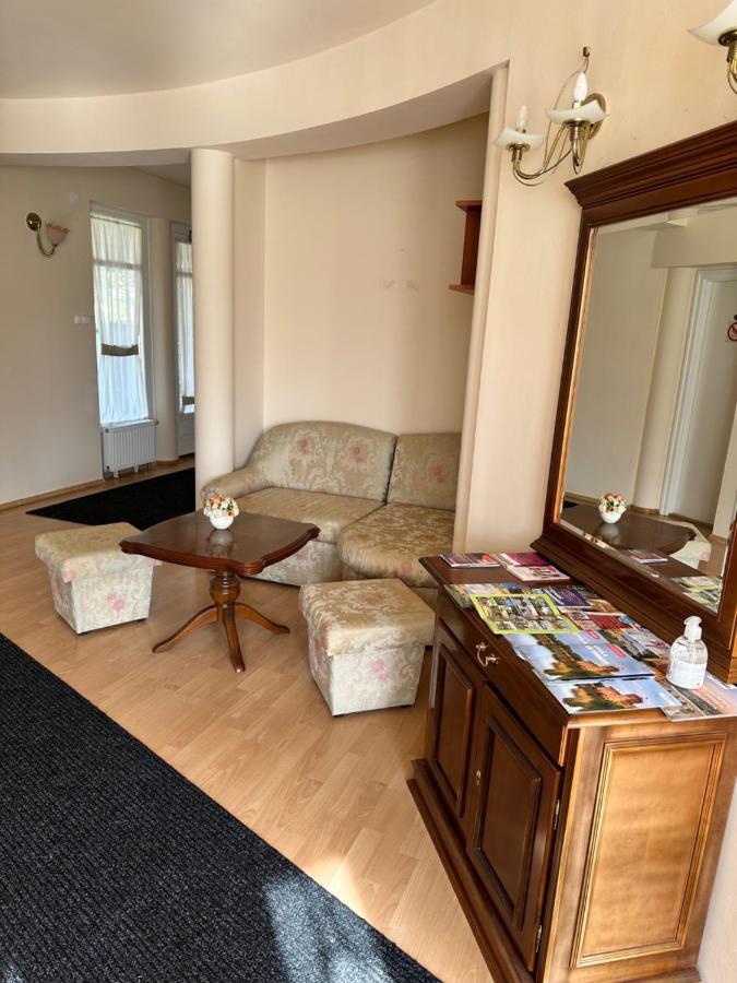 דירות גיולה Cozy Garden Apartman מראה חיצוני תמונה