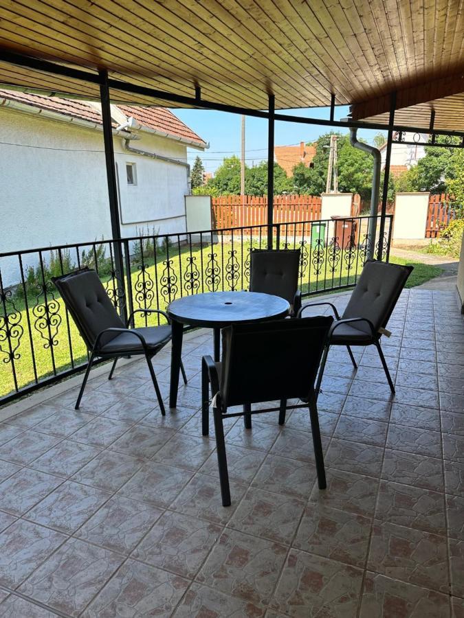 דירות גיולה Cozy Garden Apartman מראה חיצוני תמונה
