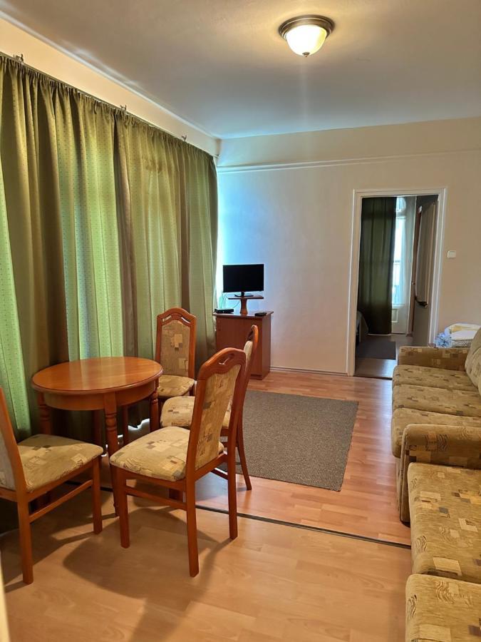 דירות גיולה Cozy Garden Apartman מראה חיצוני תמונה