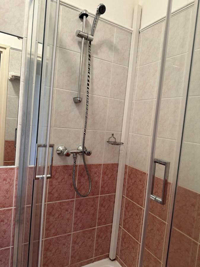 דירות גיולה Cozy Garden Apartman מראה חיצוני תמונה