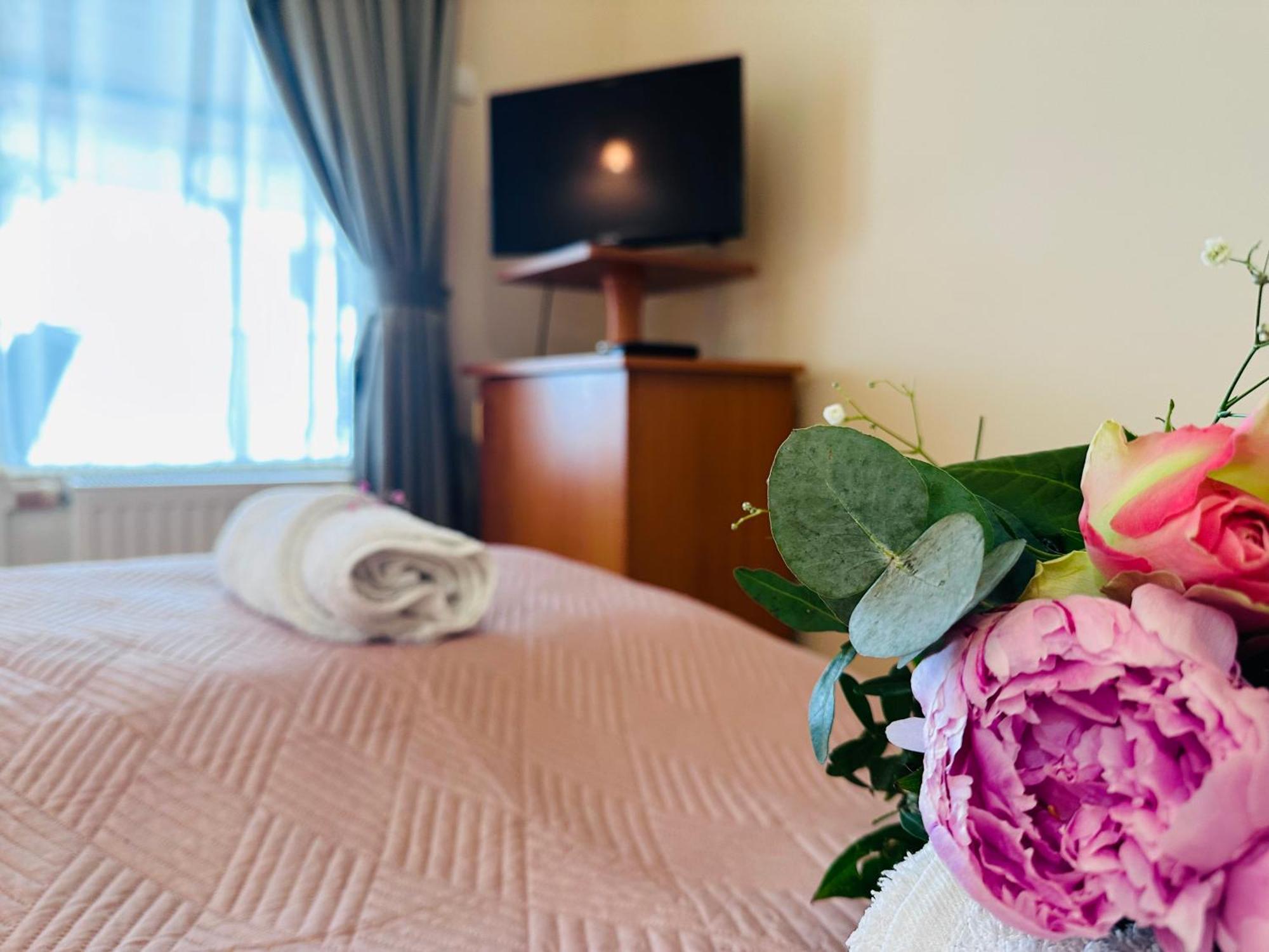 דירות גיולה Cozy Garden Apartman מראה חיצוני תמונה